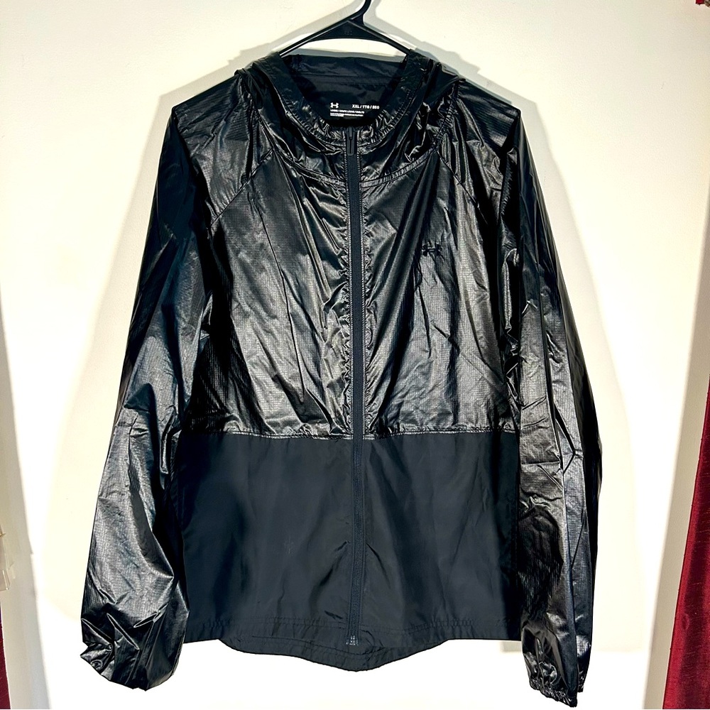 Women’s XXL UA lightweight, hooded, full zip, windbreaker jacket, black.